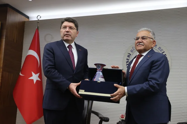 Adalet Bakanı Yılmaz Tunç Kayseri'de Temaslarda Bulundu
