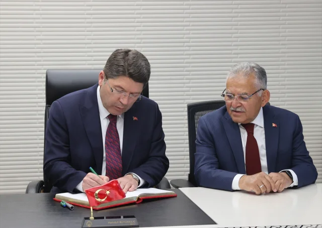Adalet Bakanı Yılmaz Tunç Kayseri'de Temaslarda Bulundu