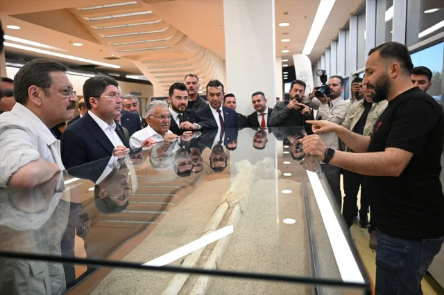 Adalet Bakanı Yılmaz Tunç Kayseri'de Temaslarda Bulundu