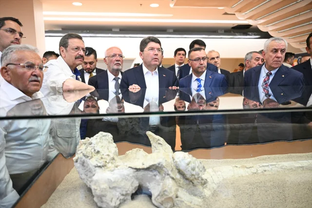 Adalet Bakanı Yılmaz Tunç Kayseri'de Temaslarda Bulundu