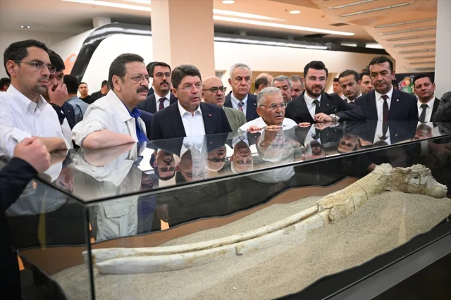 Adalet Bakanı Yılmaz Tunç Kayseri'de Temaslarda Bulundu