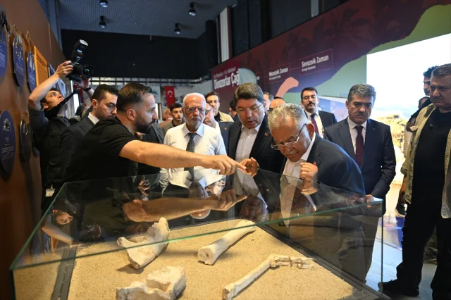Adalet Bakanı Yılmaz Tunç Kayseri'de Temaslarda Bulundu