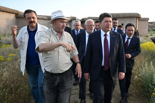 Adalet Bakanı Yılmaz Tunç Kayseri'de Temaslarda Bulundu