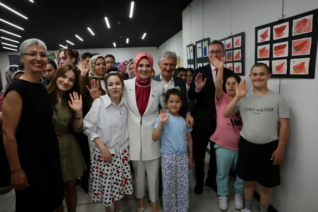 Bakan Göktaş Başakşehir’de Engelsiz Yaşam Merkezi'ni Ziyaret Etti