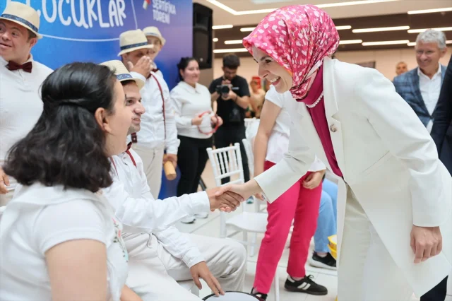 Bakan Göktaş Başakşehir’de Engelsiz Yaşam Merkezi'ni Ziyaret Etti