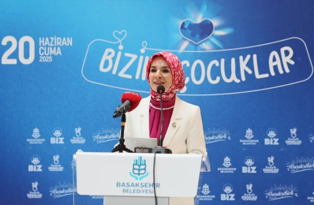 Bakan Göktaş Başakşehir’de Engelsiz Yaşam Merkezi'ni Ziyaret Etti