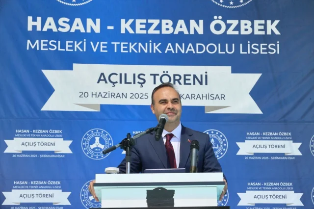 Bakan Kacır Giresun'da Eğitim Yatırımlarını Anlattı