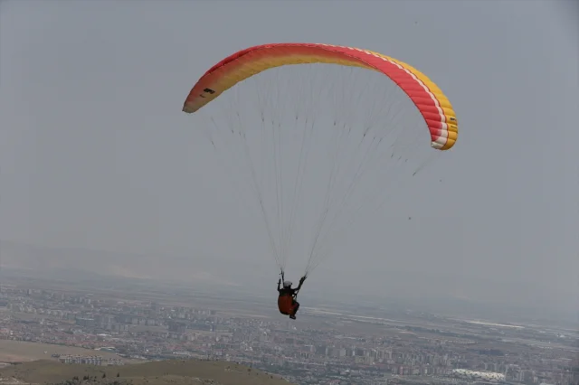Genç Yetenek Bedirhan Tosun: Yamaç Paraşütüyle Gökyüzünde Başarı Peşinde