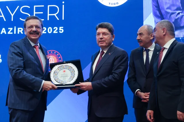 Kayseri'de Adalet ve İş Dünyasının Geleceği Tartışıldı