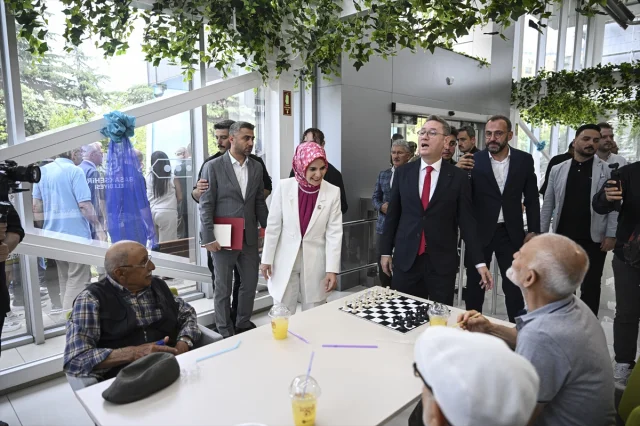 Yaşlılar için Sosyalleşme Merkezi Başakşehir'de Açıldı