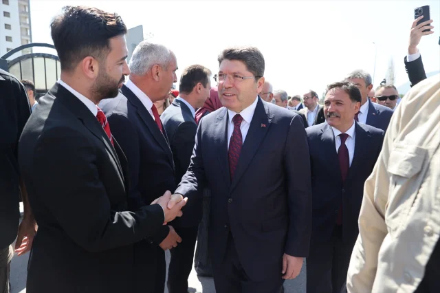 Kayseri'de Karne Günü Coşkusu: Adalet Bakanı Tunç Öğrenciler...