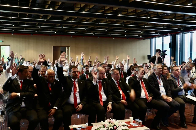Yüksel Yıldırım Samsunspor Başkanlığında Güven Tazeledi