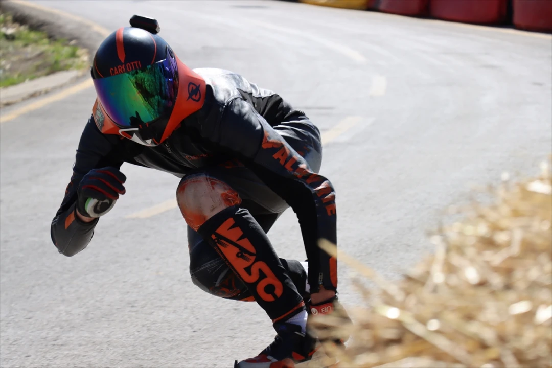 Ergan Dağı'nda Dünya Kaykay İniş Şampiyonası Büyük Bir Coşkuyla Başladı