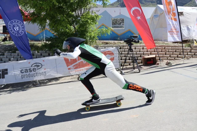 Ergan Dağı'nda Dünya Kaykay İniş Şampiyonası Büyük Bir Coşkuyla Başladı