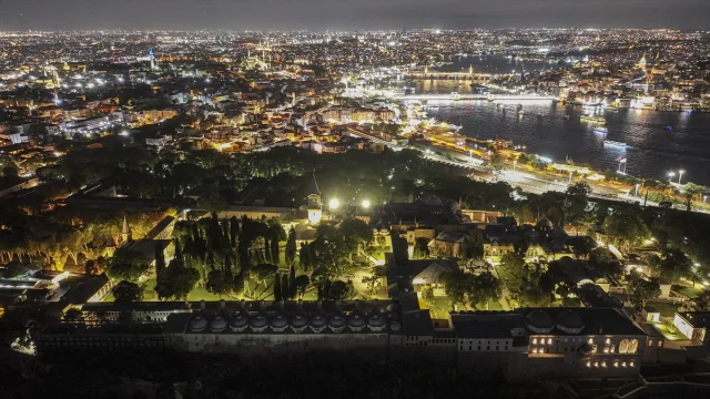 Topkapı Sarayı Gece Turlarıyla Tarihin Işıltısını Yaşatıyor