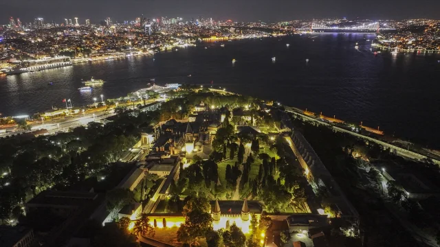 Topkapı Sarayı Gece Turlarıyla Tarihin Işıltısını Yaşatıyor