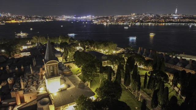 Topkapı Sarayı Gece Turlarıyla Tarihin Işıltısını Yaşatıyor