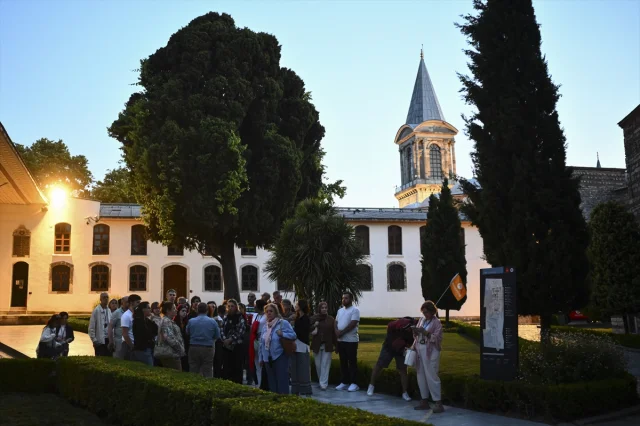 Topkapı Sarayı Gece Turlarıyla Tarihin Işıltısını Yaşatıyor