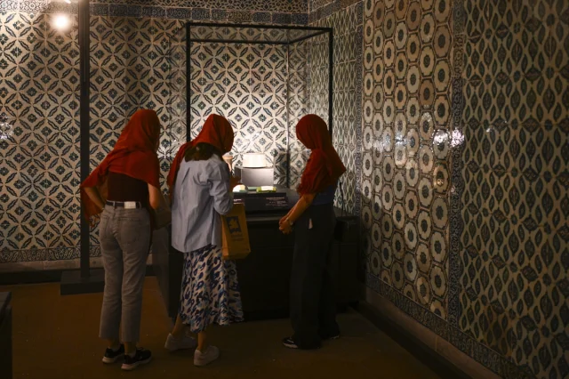 Topkapı Sarayı Gece Turlarıyla Tarihin Işıltısını Yaşatıyor