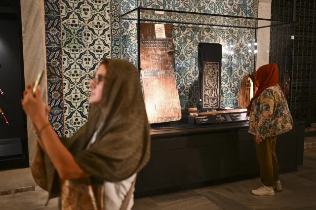 Topkapı Sarayı Gece Turlarıyla Tarihin Işıltısını Yaşatıyor