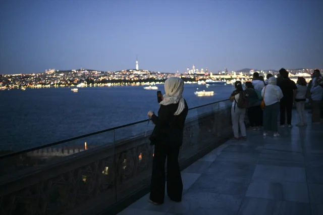 Topkapı Sarayı Gece Turlarıyla Tarihin Işıltısını Yaşatıyor