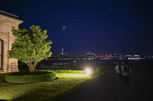 Topkapı Sarayı Gece Turlarıyla Tarihin Işıltısını Yaşatıyor