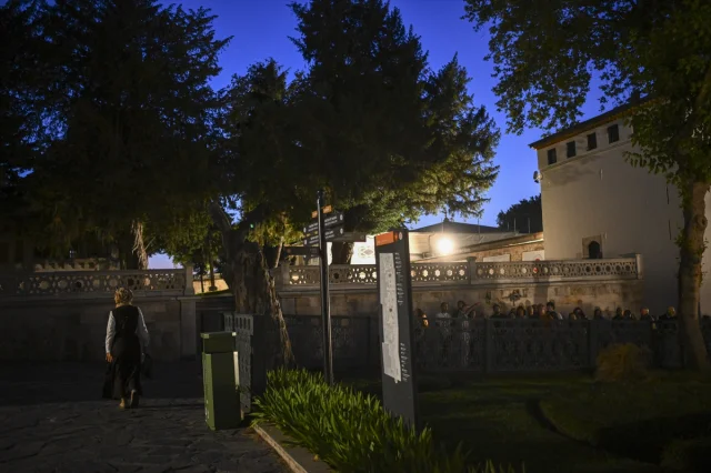 Topkapı Sarayı Gece Turlarıyla Tarihin Işıltısını Yaşatıyor