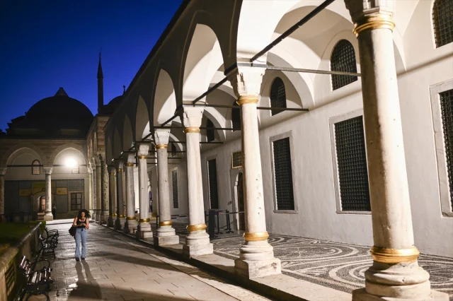 Topkapı Sarayı Gece Turlarıyla Tarihin Işıltısını Yaşatıyor
