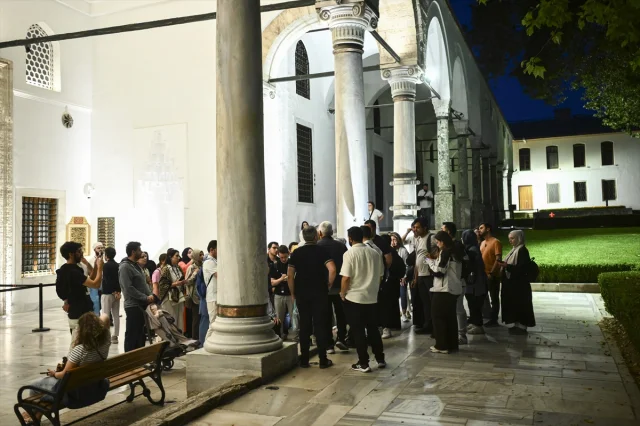 Topkapı Sarayı Gece Turlarıyla Tarihin Işıltısını Yaşatıyor