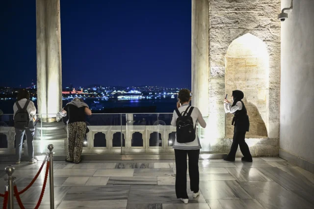 Topkapı Sarayı Gece Turlarıyla Tarihin Işıltısını Yaşatıyor