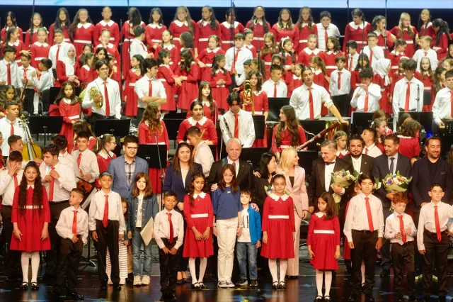 Cumhurbaşkanlığı Çocuk Orkestrası İstanbullularla Buluştu