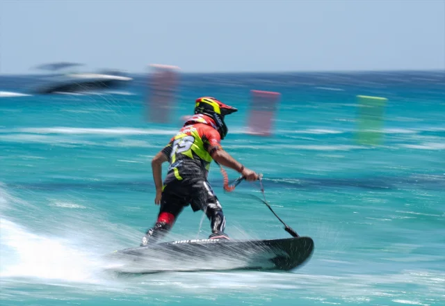 Dünya Motosurf Şampiyonası Çeşme'de Coşkulu Finalle Son Buldu