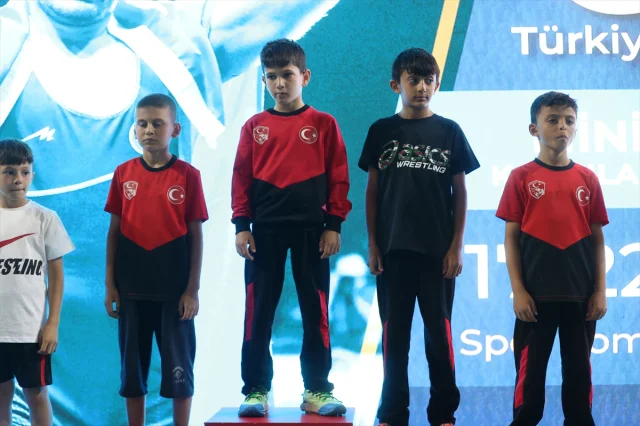 Sivas'ta Minik Güreşçilerin Şampiyona Başarısı