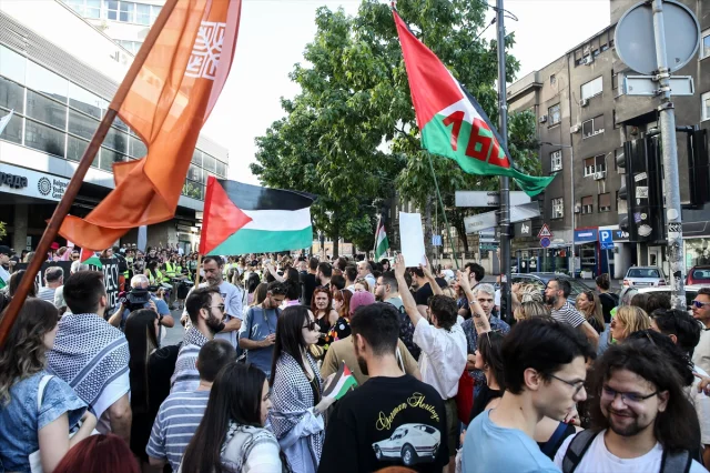 Belgrad'da İsrail'e Silah Yardımı Protestosu Büyüyor