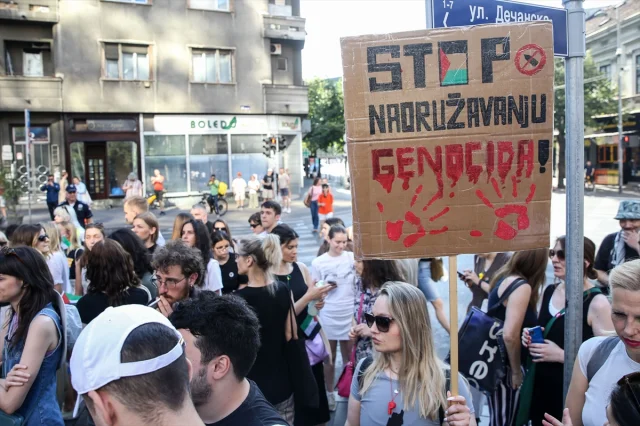 Belgrad'da İsrail'e Silah Yardımı Protestosu Büyüyor