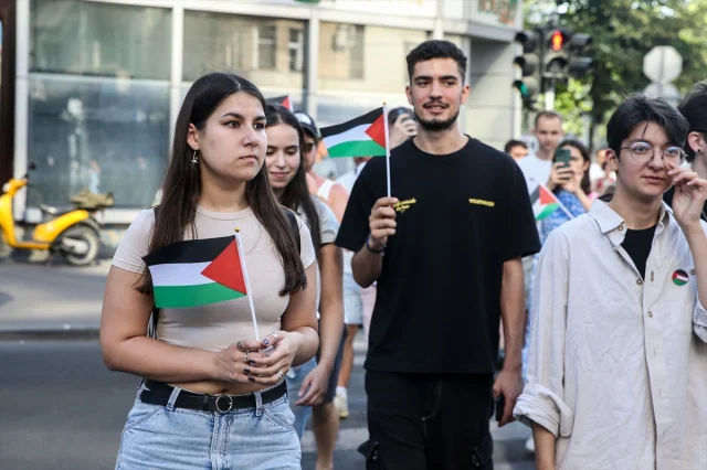 Belgrad'da İsrail'e Silah Yardımı Protestosu Büyüyor