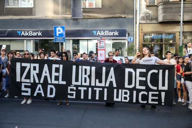 Belgrad'da İsrail'e Silah Yardımı Protestosu Büyüyor