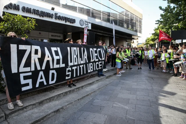 Belgrad'da İsrail'e Silah Yardımı Protestosu Büyüyor
