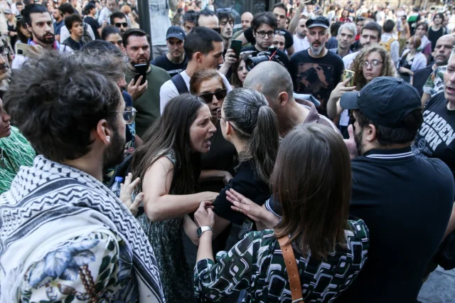 Belgrad'da İsrail'e Silah Yardımı Protestosu Büyüyor