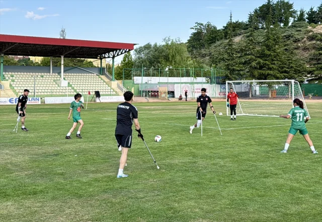 Ampute Futbol Milli Takımı ve Kırşehir Kadın Takımı Sahada Buluştu