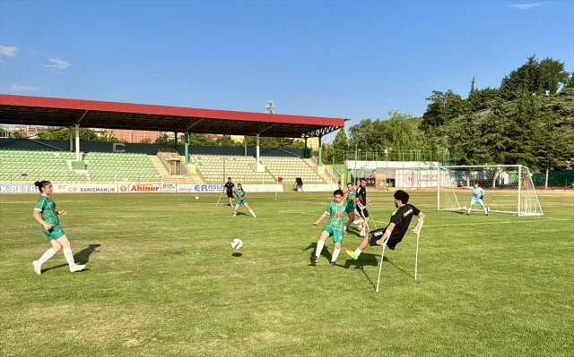 Ampute Futbol Milli Takımı ve Kırşehir Kadın Takımı Sahada Buluştu