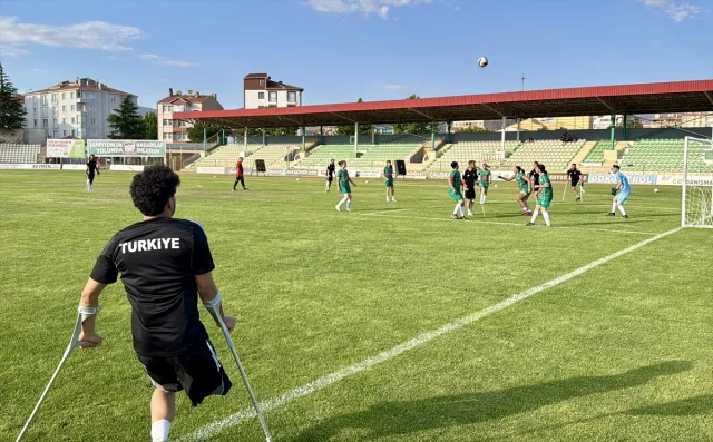 Ampute Futbol Milli Takımı ve Kırşehir Kadın Takımı Sahada Buluştu