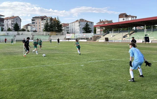 Ampute Futbol Milli Takımı ve Kırşehir Kadın Takımı Sahada Buluştu