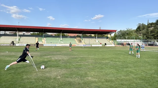 Ampute Futbol Milli Takımı ve Kırşehir Kadın Takımı Sahada Buluştu