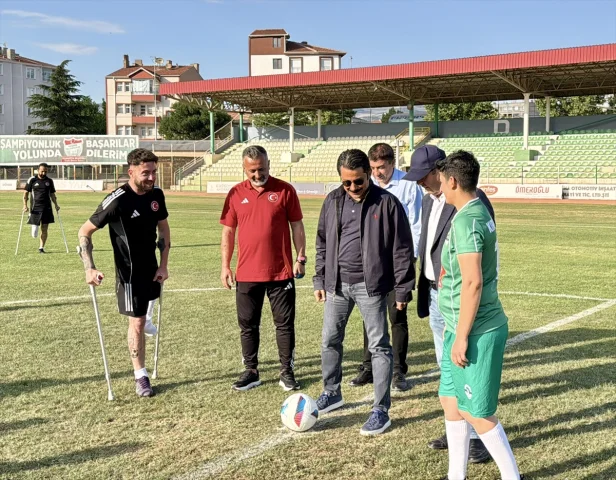 Ampute Futbol Milli Takımı ve Kırşehir Kadın Takımı Sahada Buluştu