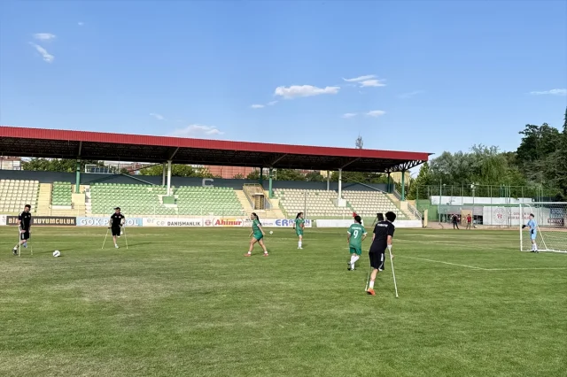 Ampute Futbol Milli Takımı ve Kırşehir Kadın Takımı Sahada Buluştu