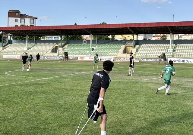 Ampute Futbol Milli Takımı ve Kırşehir Kadın Takımı Sahada Buluştu