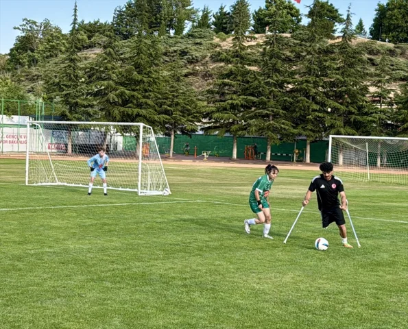 Ampute Futbol Milli Takımı ve Kırşehir Kadın Takımı Sahada Buluştu