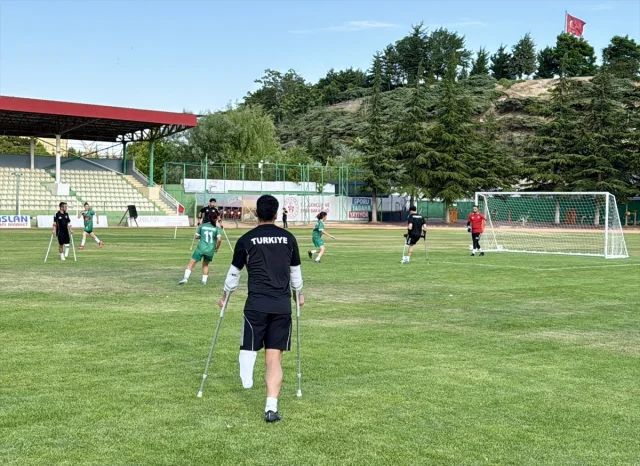 Ampute Futbol Milli Takımı ve Kırşehir Kadın Takımı Sahada Buluştu