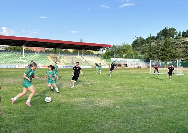 Ampute Futbol Milli Takımı ve Kırşehir Kadın Takımı Sahada Buluştu